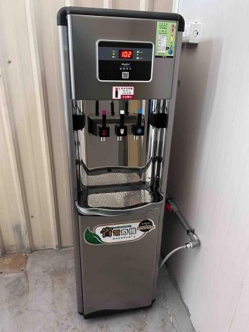 益泉淨水設備有限公司-李昱宏 - 真空拉霸式冰冷熱飲水機BD-3061