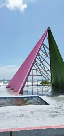 潘又微 - 高雄旗津彩虹教堂