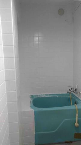 劉冠亨 - 浴室磁磚刷漆