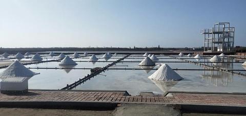 潘又微 - 台南北門井仔腳瓦盤鹽田