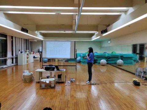 正方形 - 曾經擔任過急救社團幹部，考取紅十字會急救教練證，累積了在社團及國小教學急救知識的經驗。