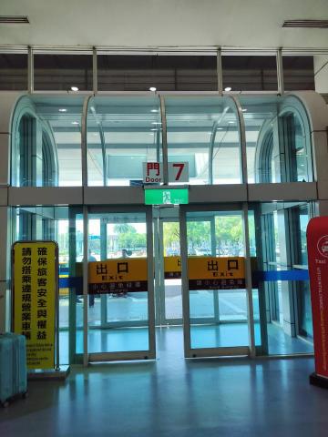 旅遊包車服務 - 高雄國際機場七號出口