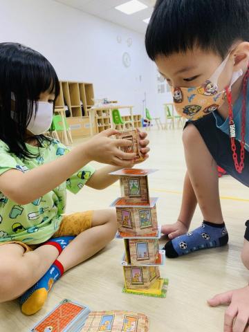 張珮蓁（桌遊教學、陪玩伴讀、美編設計、演員） - 桌遊教學-幼兒園