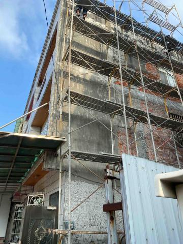 開心農業社 - 外牆打除中