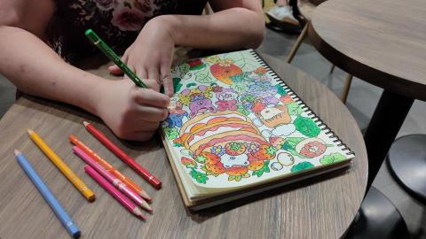 許小姐 - 學生色鉛筆繪畫