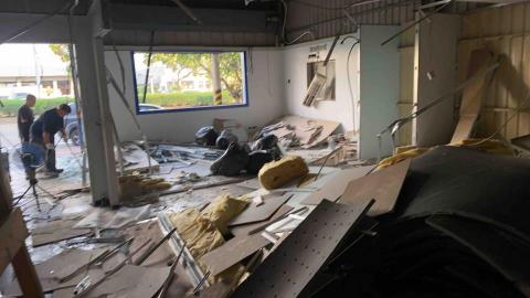 開心農業社 - 大雅小吃部拆除裝潢中