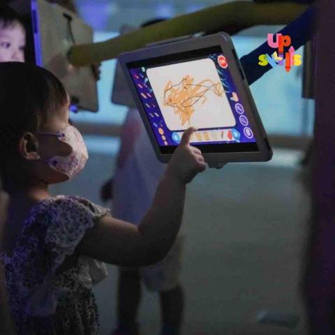 Up Skills - 科技是一個絕佳的工具，讓您的小孩親眼看見這個美妙的世界！?? 互動遊戲可以培養批判思維、分析和解決問題的能力 ??‍?  

Technology can be a great tool to open your little one's eyes to the wonders of the world! ?? interactive games can train critical thinking, analysis, and problem-solving skills ??‍?