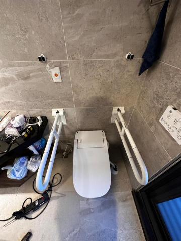 安全扶手有限公司 - 無障礙設施馬桶及台製專利ABS抗菌上下活動扶手