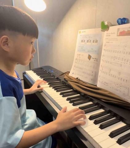 林小姐 - 小二，學琴一年