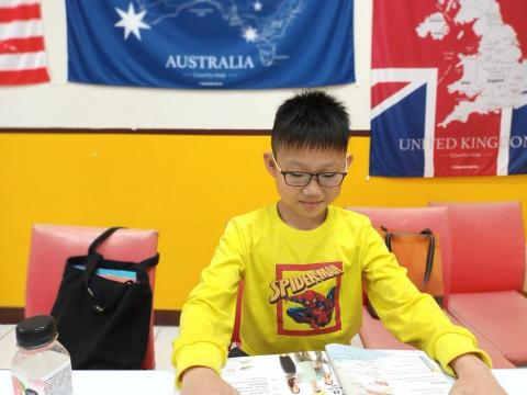 蔡麗梅 - 從完全沒基礎，當然學校考試不理想，到現在都90分以上，家長信任，再轉介紹學生來。