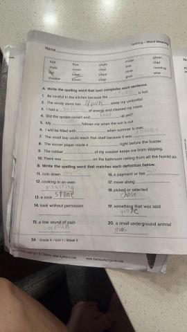 張國真 - 這是學生的英文課本。