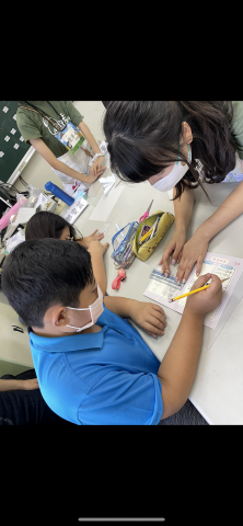 施郁涵 - 教學時保持耐心、熱忱,解決孩子在學習上遇到的困難 施郁涵 - 教學時保持耐心、熱忱,解決孩子在學習上遇到的困難