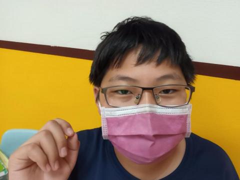 蔡麗梅 - 國中的學生，媽咪放心讓他在這學習，成績進步看得見，又轉介紹堂哥堂姊來上高中課。