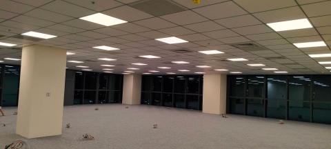 炳燭顧問有限公司/楊先生 - 4.完成佈線及地毯鋪設，讓後續辦公設備能如期搬運入駐