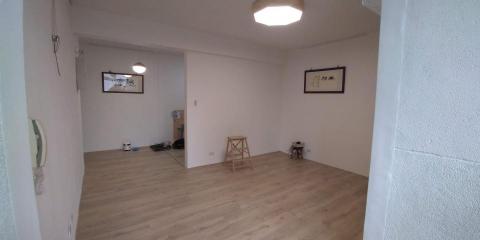 炳燭顧問有限公司/楊先生 - 8.老屋賦予新生命，油漆+地板再搭配業主的個人文化底蘊，勾勒出獨有的氛圍