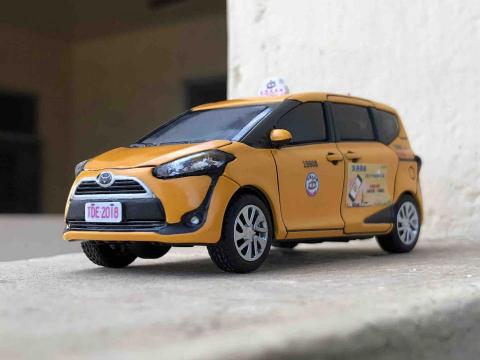 王呈功 - 1/43 台灣大車隊吸菸塔計程車（正）