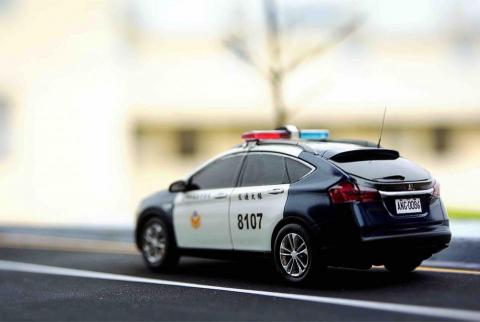 王呈功 - 1/43 臺中市政府警察局交通大隊8107警車（後）