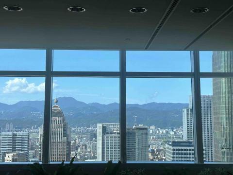 提供新店陽光公園服務的專家陽光工作室 Light House