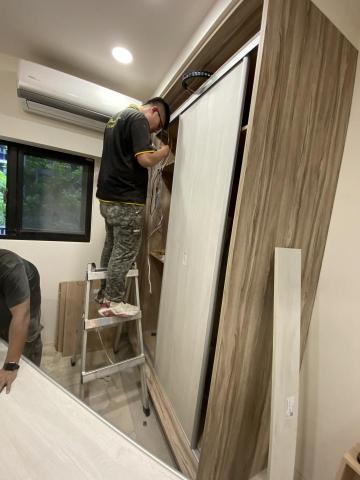 系統家具-陳小猴 - 實際施工過程的橫移門衣櫃。 系統家具-陳小猴 - 實際施工過程的橫移門衣櫃。