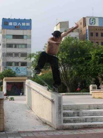 柒柒滑板教學 - bluntslide