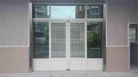 東宜鋁門窗行 - 