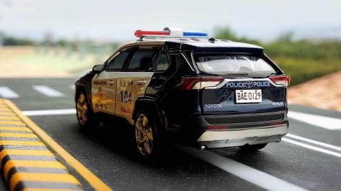 王呈功 - 1/43 澎湖縣警局馬公分局104巡邏車（背）