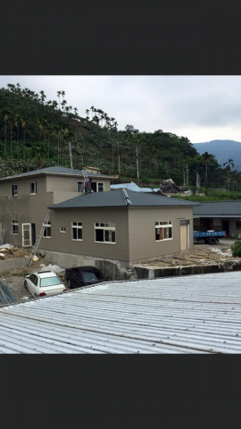 權德企業社 - 去年做的小木屋的造型鐵皮屋