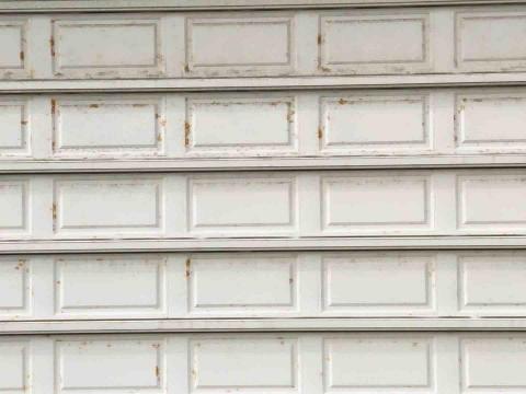 藝芯油漆工程 - 快速鐵捲門生鏽 施工前
研磨清洗表面粉塵