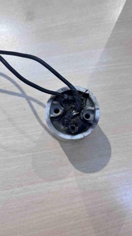 Mr.梁 - 燈座線路燒毀