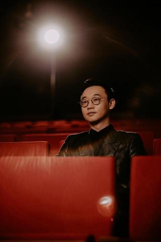 翁得雋 - 台灣超人 劇照側拍