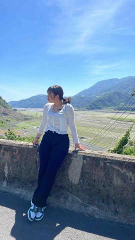 提供傢具貼皮服務的專家謝宜蓁