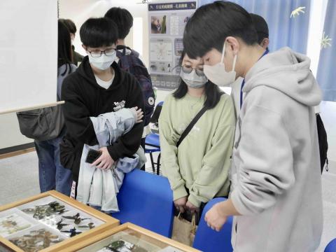 盧鈺翔 - 同為生科系展講解 這些展覽標本都是我的