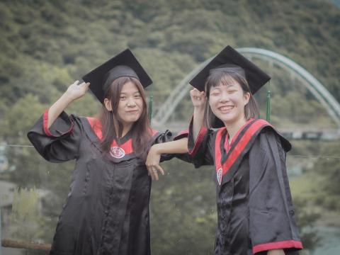 許晉銘（攝影服務） - 學士服寫真