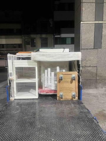 Jo將精緻搬家貨運 - 百貨撤櫃 Jo將精緻搬家貨運 - 百貨撤櫃