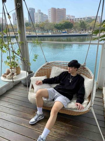 提供python課程桃園服務的專家何晉嘉