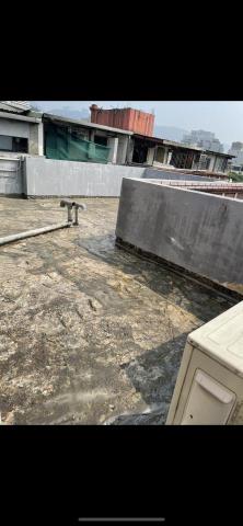 俊奕工程行 - 地板打除後 素地整理 地板不平處 補平後
上一層油性打底層