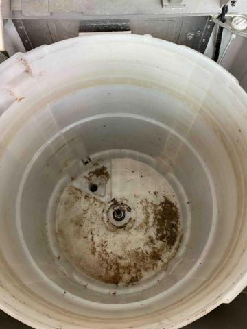 牛妹爸媽 - 洗衣桶洗前3