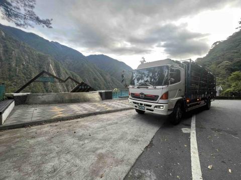 提供吊卡車服務的專家百祥交通公司