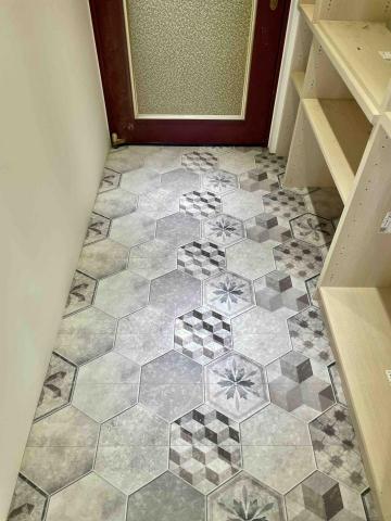 聖辰地板設計(塑膠地板代工達人賴桑) - SPC花磚 聖辰地板設計(塑膠地板代工達人賴桑) - SPC花磚