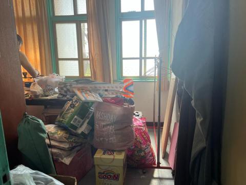 愛麗絲收納整理工作室 - 不同視角拍攝儲藏室整理前