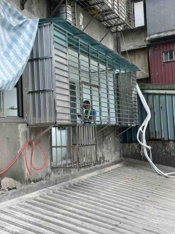 正發行 - 白鐵窗