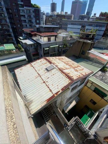 遊牧外牆工程 - 鐵皮防鏽隔熱前 遊牧外牆工程 - 鐵皮防鏽隔熱前