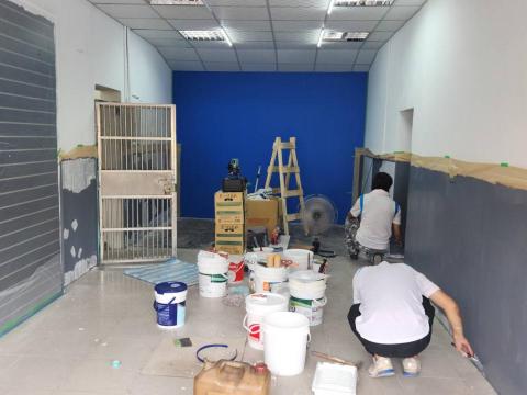 展鴻油漆工程行 - 施作GOGOL電動機車修理店油漆粉刷
