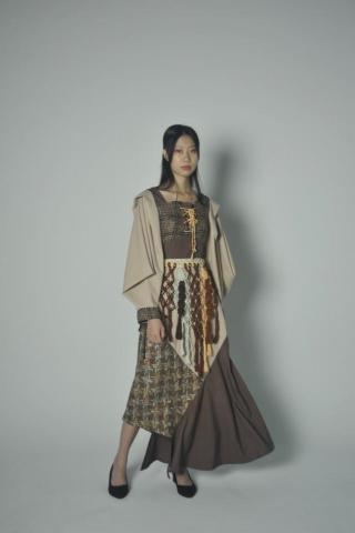 Vanna - 時裝設計洋裝
手工編織及洋裝版型的變化
對於時裝類服飾有興趣者可參考