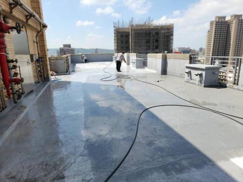 展鴻油漆工程行 - 新竹某社區頂樓防水施工前清洗照片