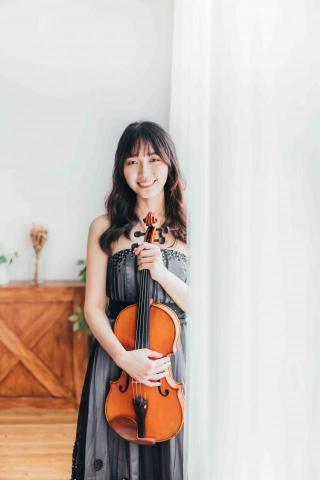 提供沙龍染髮劑服務的專家四季音樂沙龍