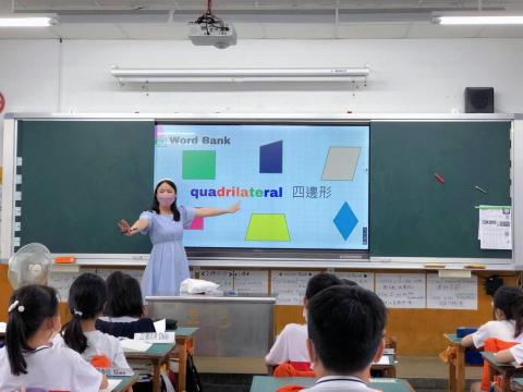 陳雨彤 - 國小實習期間的雙語數學教學