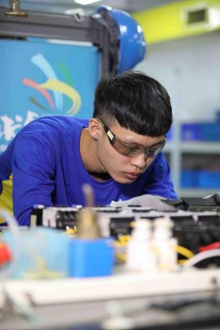 提供冷凍空調服務的專家劉宥貴