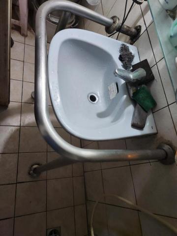 宏師傅局家水電維修 - 更換臉盆 防滑把手
