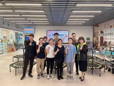 penny營養師/跳床有氧教練 - 桃園智醫城跳床課 penny營養師/跳床有氧教練 - 桃園智醫城跳床課